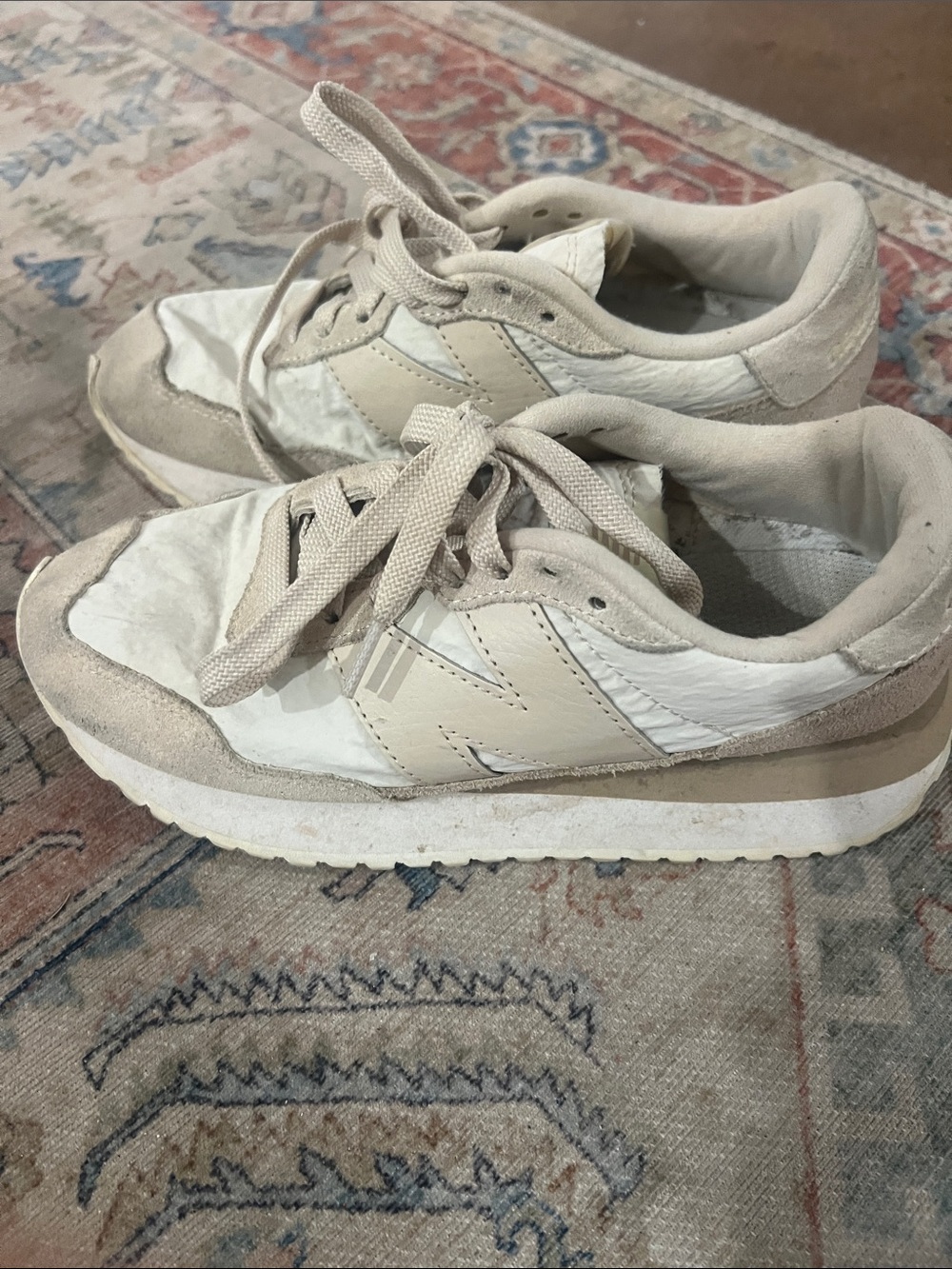 New Balance Women's White & Beige Low-Top Sneakers
